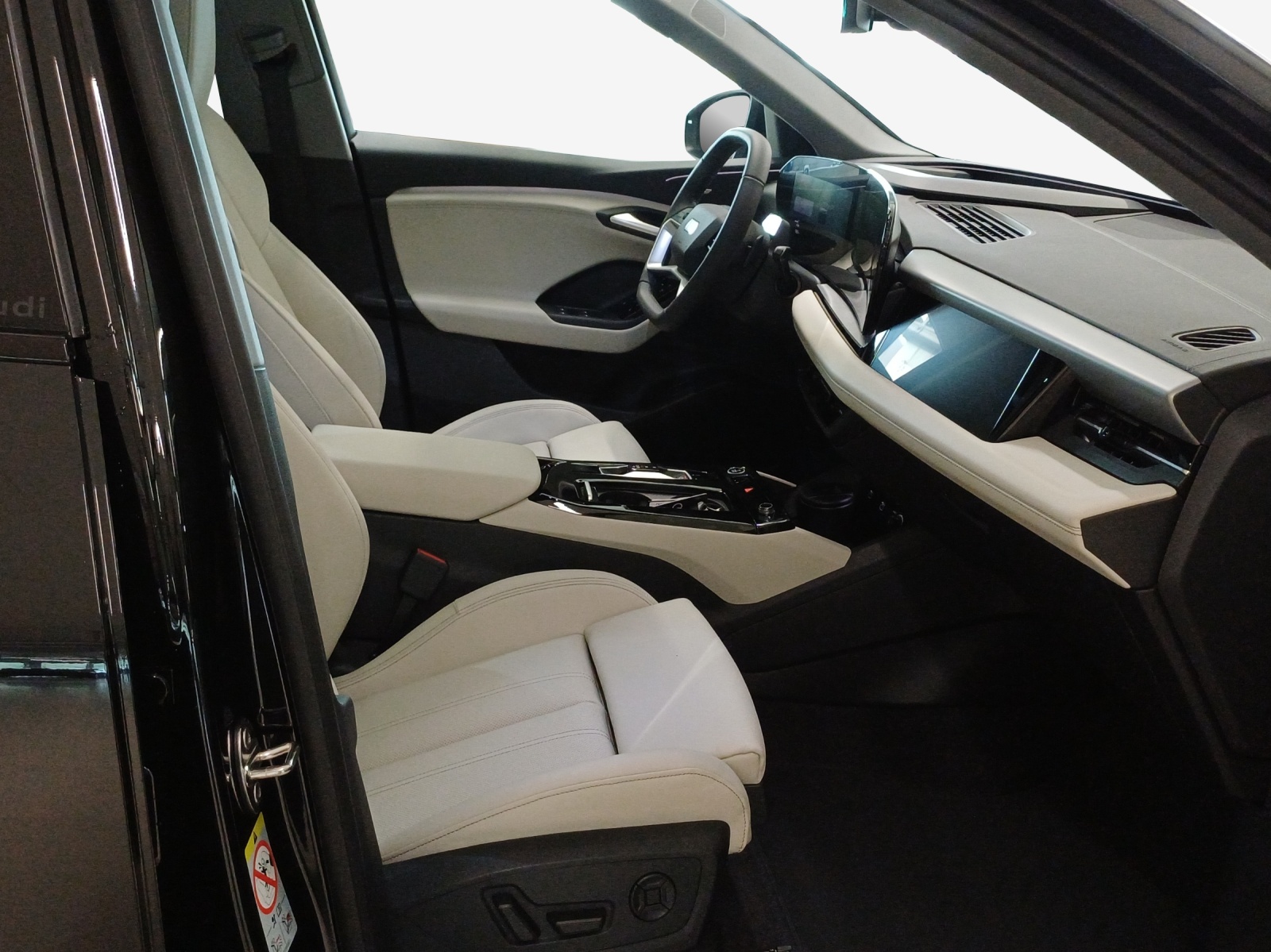 AUDI Q6 e-tron quattro-image-15