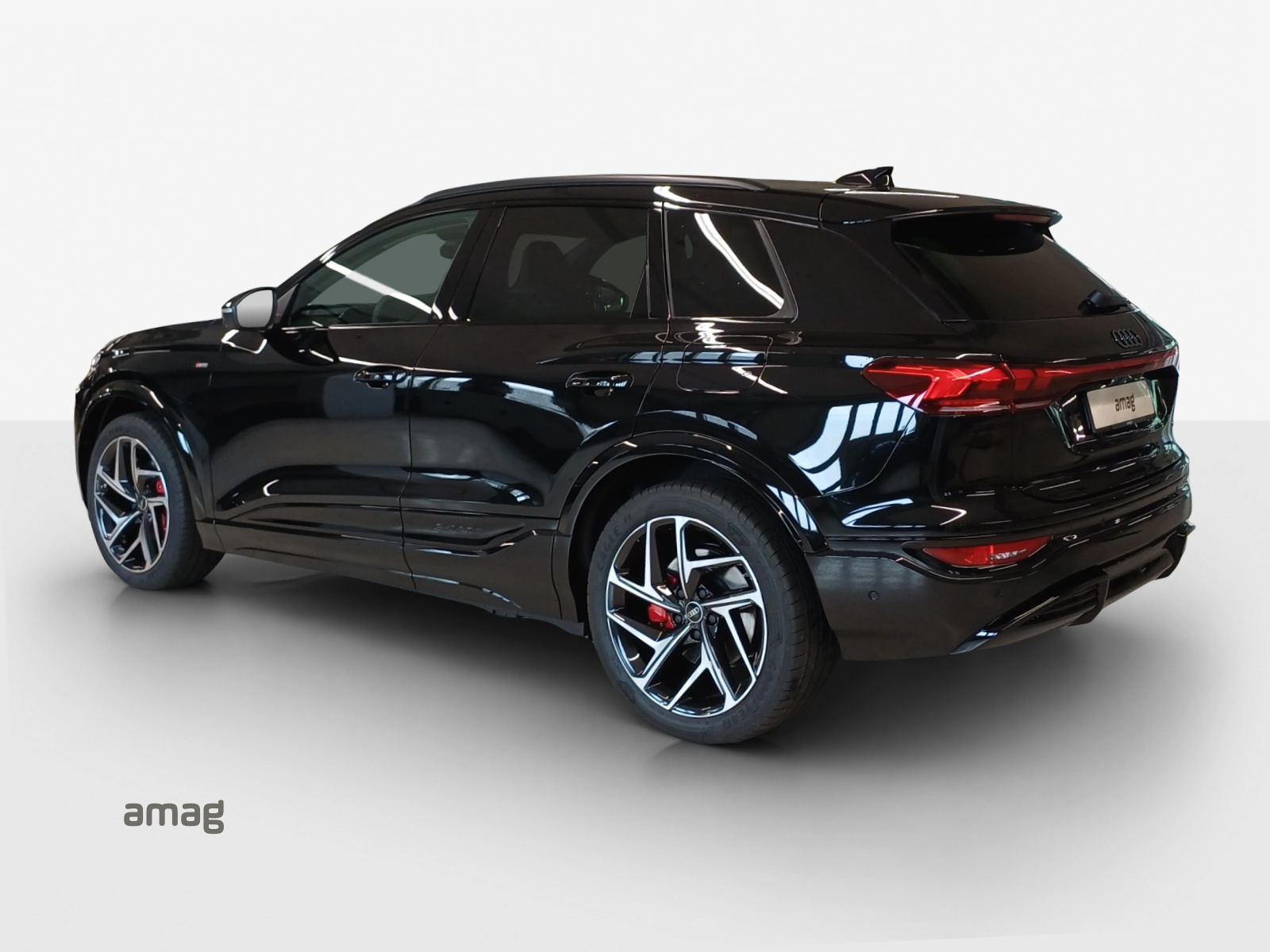 AUDI Q6 e-tron quattro-image-2