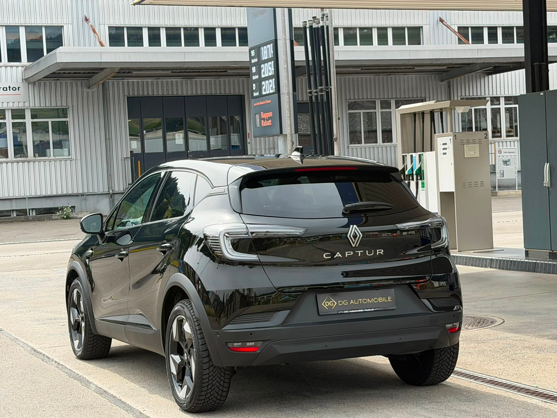 RENAULT Captur 1.3 TCe Techno EDC *Neustes Modell**Neuwertiger Zustand**Top Ausstattung**Renault Werksgarantie*-image-4