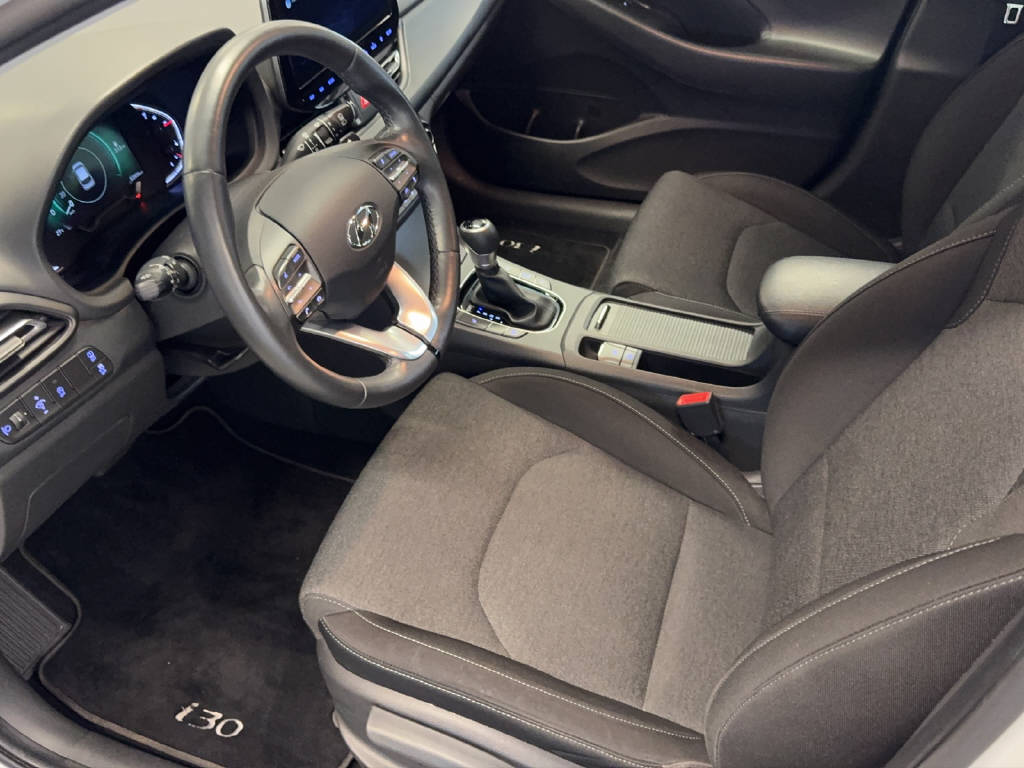 HYUNDAI i30 1.5 T-GDi Amplia-image-3