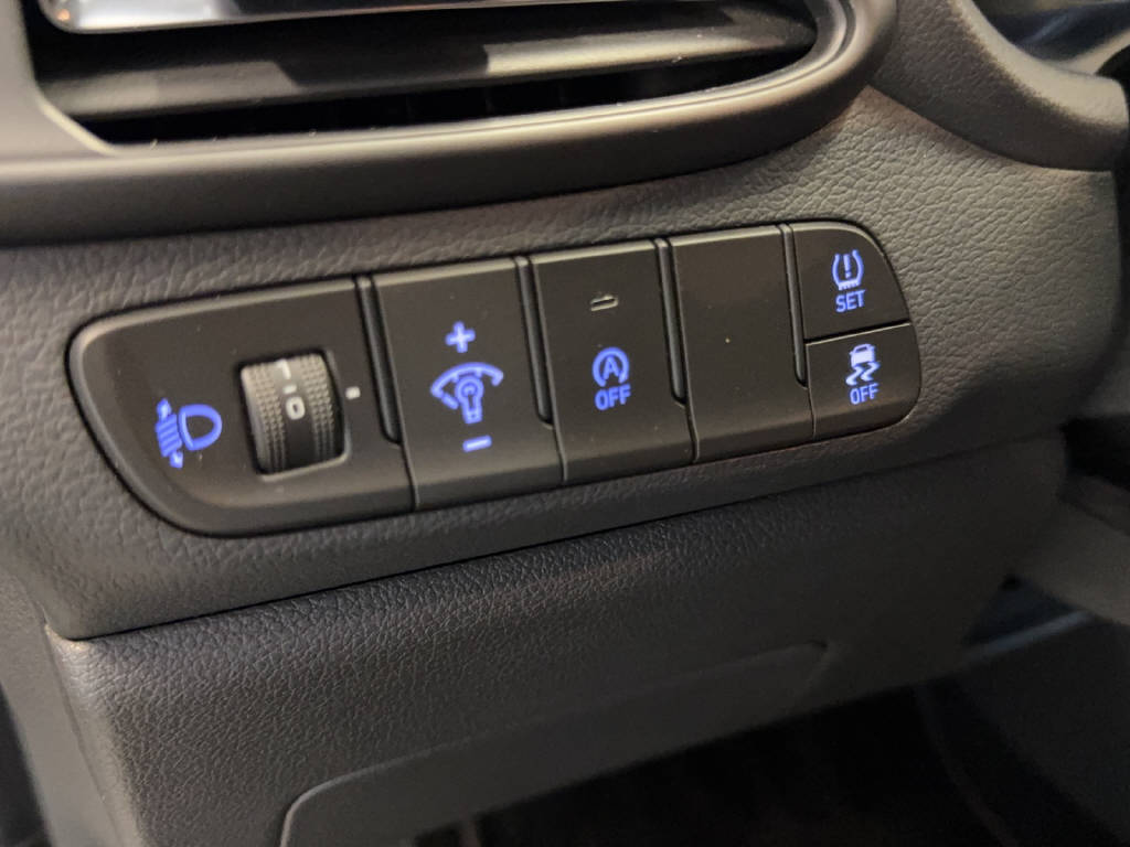 HYUNDAI i30 1.5 T-GDi Amplia-image-10