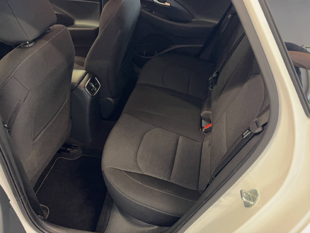 HYUNDAI i30 1.5 T-GDi Amplia-image-9