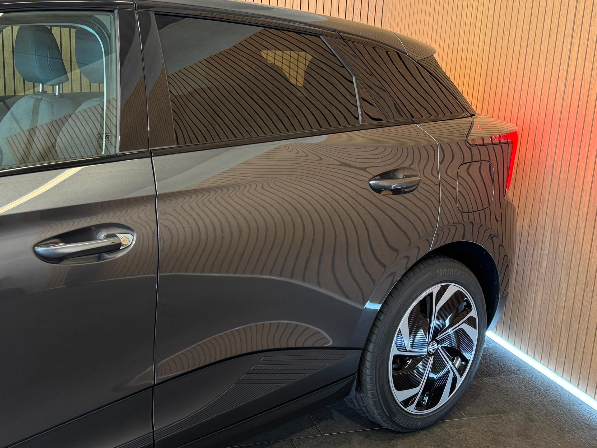 MG 4 EV 64kWh Premium *Facelift* 452KM Reichweite-image-9