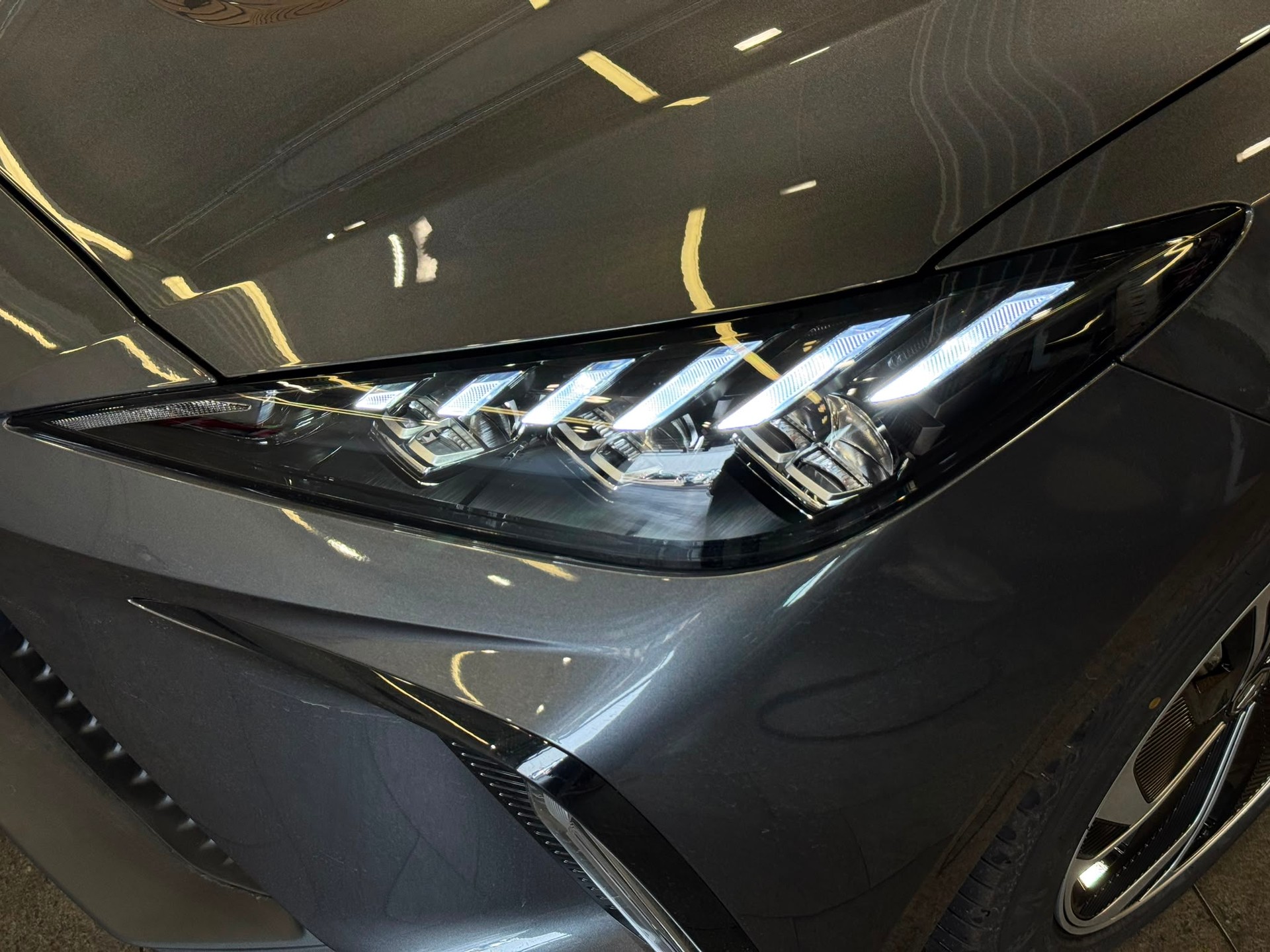 MG 4 EV 64kWh Premium *Facelift* 452KM Reichweite-image-4