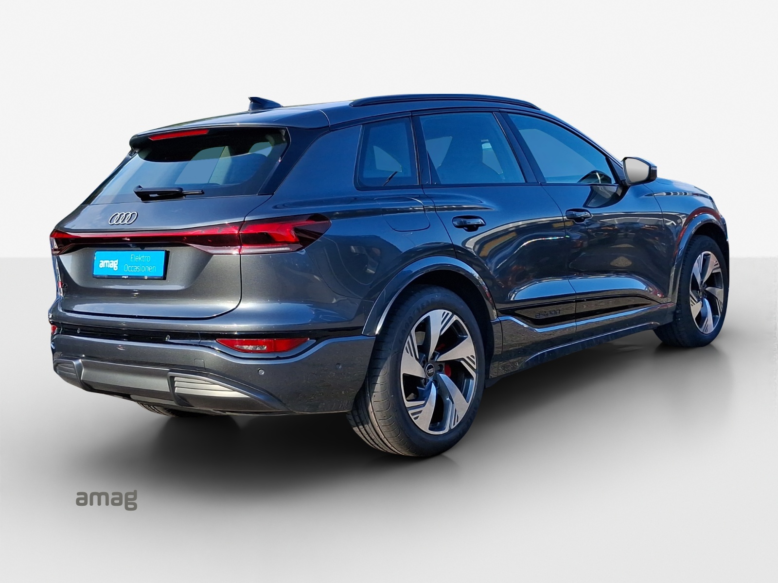 AUDI Q6 e-tron quattro-image-4