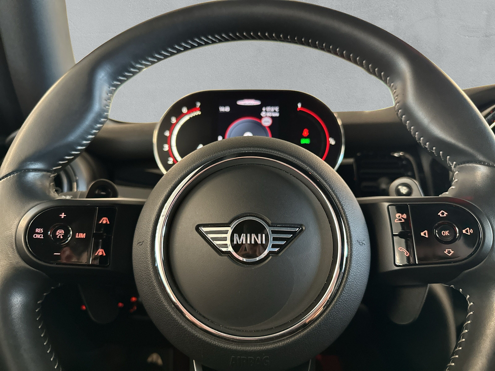 MINI Cabrio John Cooper Works F57 2.0i (CH)-image-17