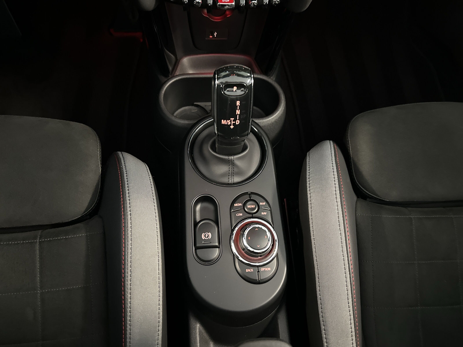 MINI Cabrio John Cooper Works F57 2.0i (CH)-image-19