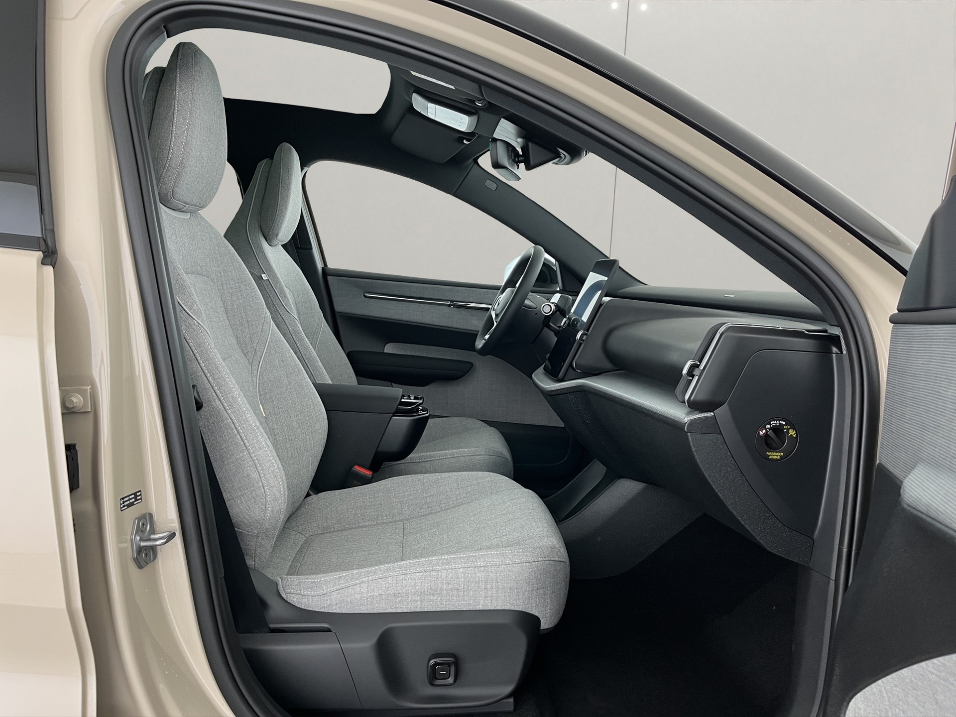 VOLVO EX30 P8 AWD-image-13