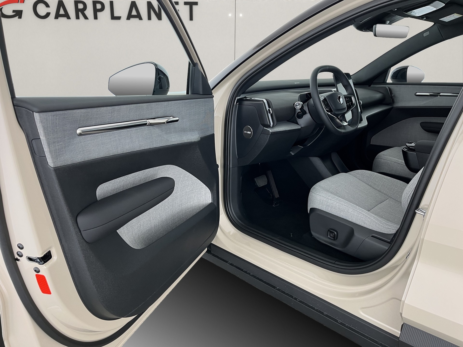 VOLVO EX30 P8 AWD-image-7