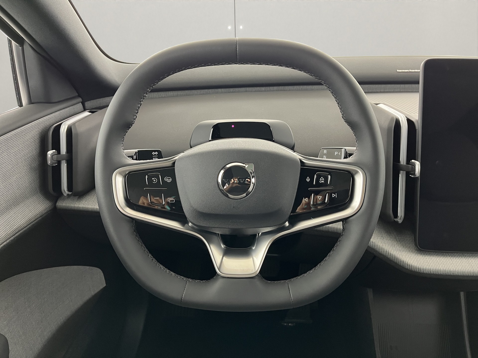 VOLVO EX30 P8 AWD-image-10
