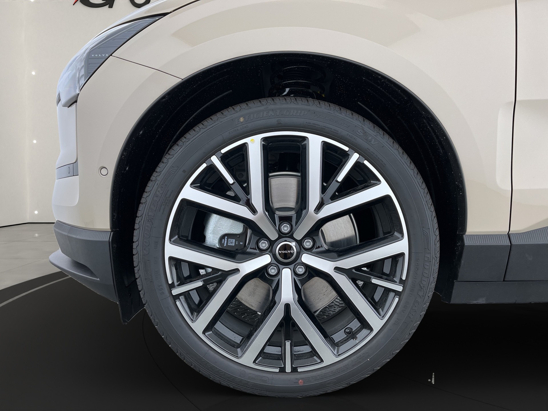 VOLVO EX30 P8 AWD-image-6