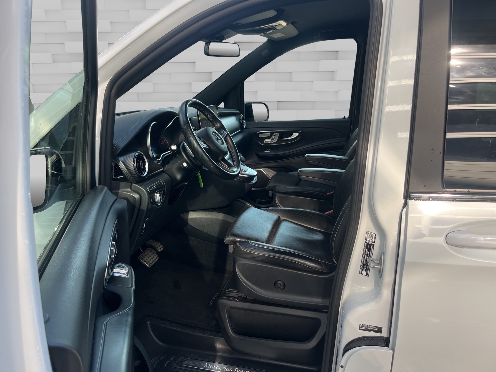 MERCEDES-BENZ V 300 d Swiss Ed. lang Van-image-10