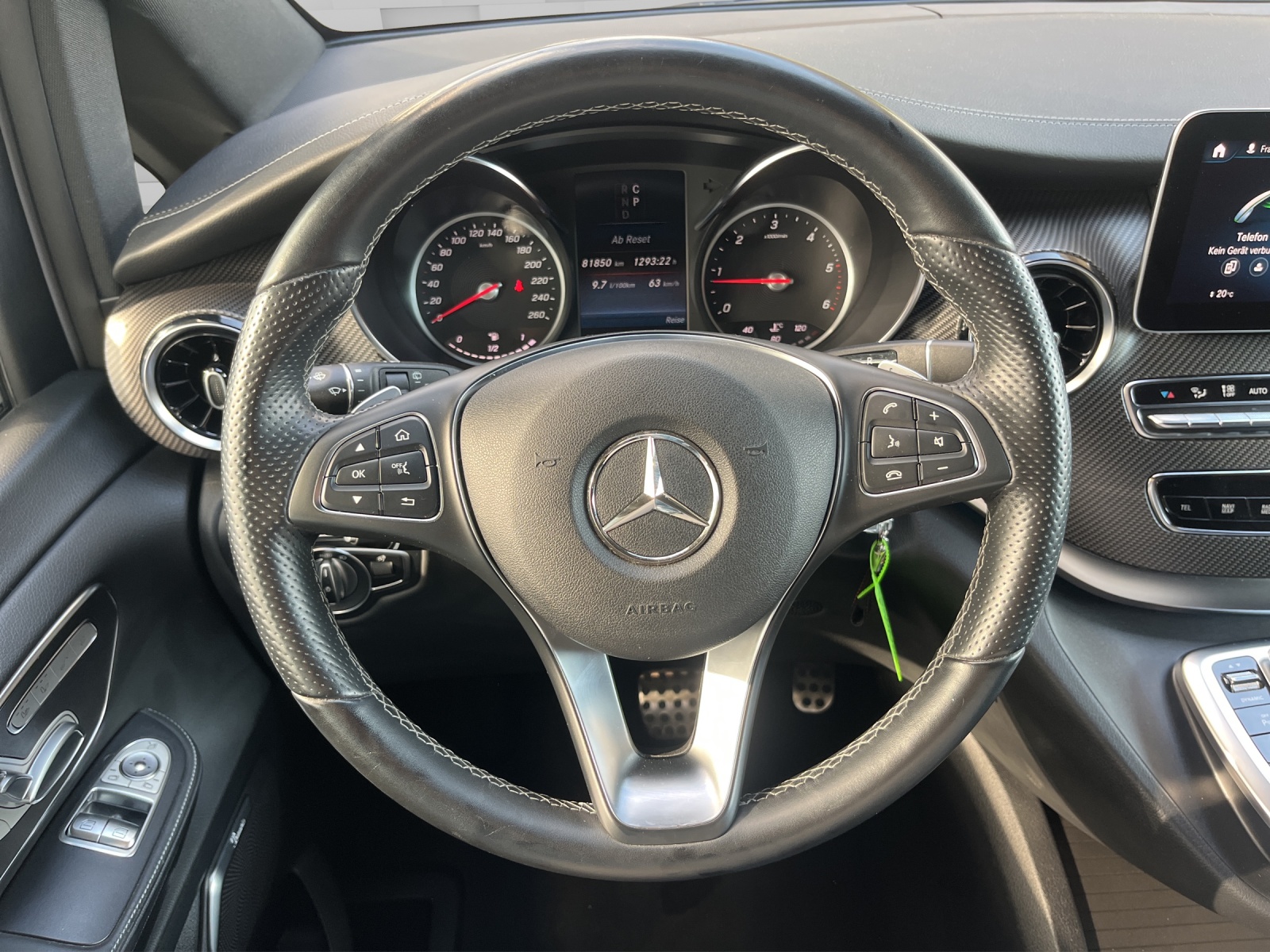 MERCEDES-BENZ V 300 d Swiss Ed. lang Van-image-9