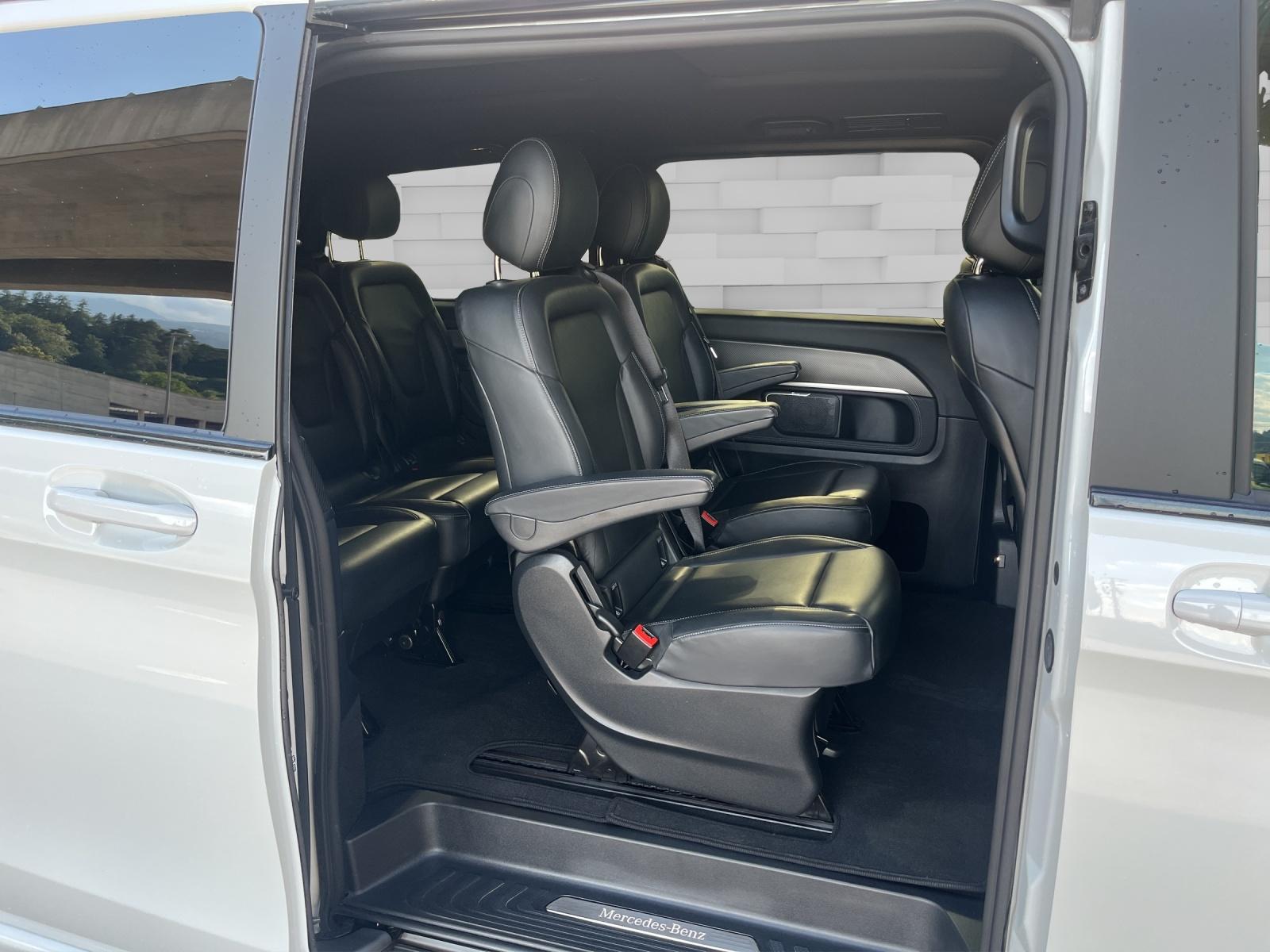 MERCEDES-BENZ V 300 d Swiss Ed. lang Van-image-12
