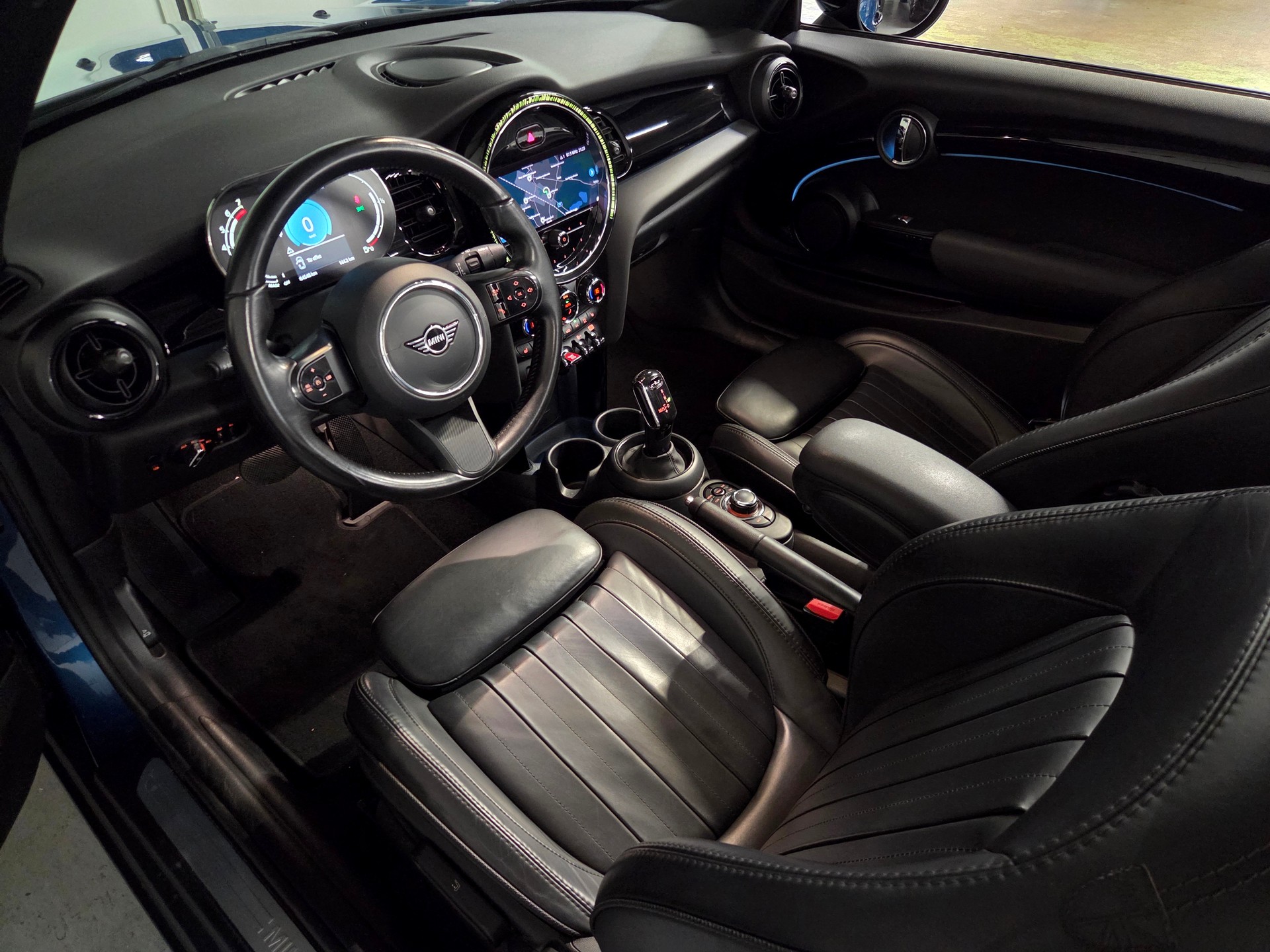 MINI Cabrio F57 1.5i Cooper-image-12