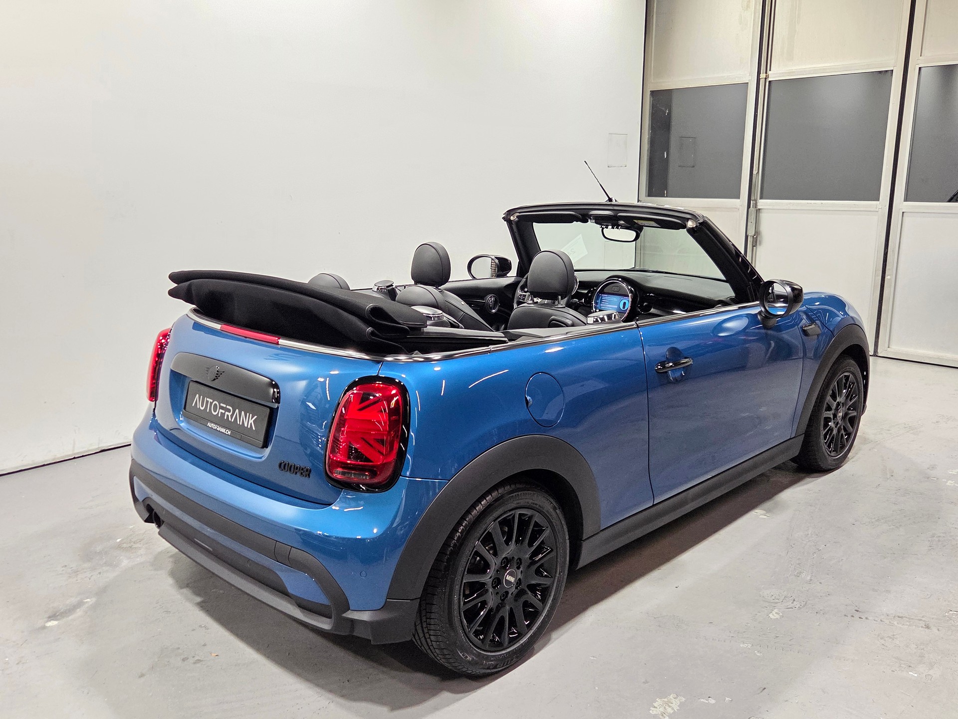 MINI Cabrio F57 1.5i Cooper-image-10