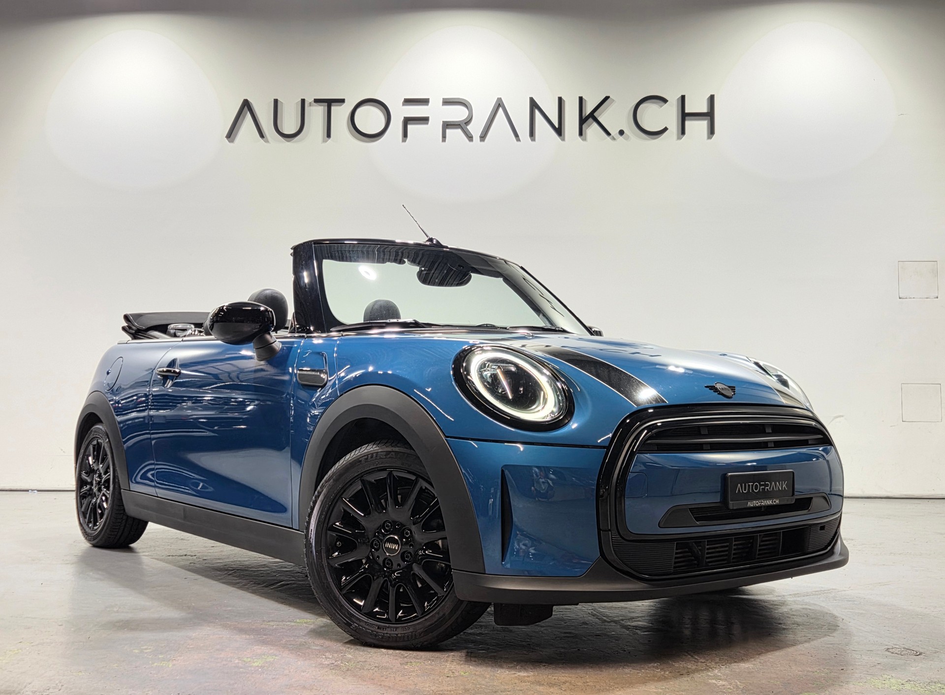 MINI Cabrio F57 1.5i Cooper-image-2