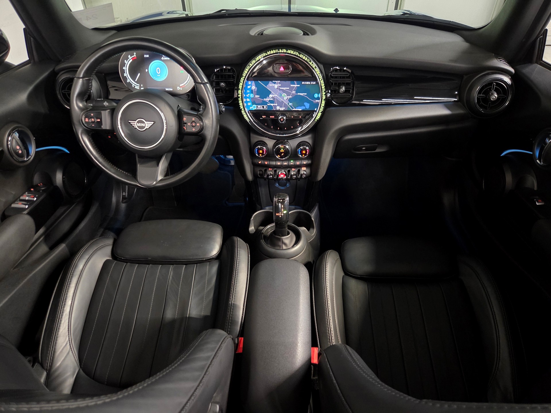 MINI Cabrio F57 1.5i Cooper-image-22
