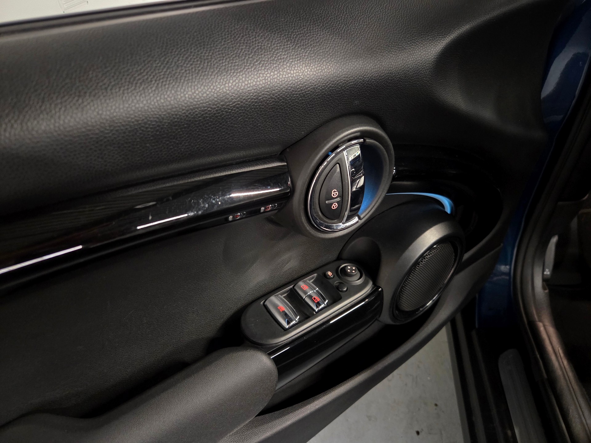 MINI Cabrio F57 1.5i Cooper-image-15