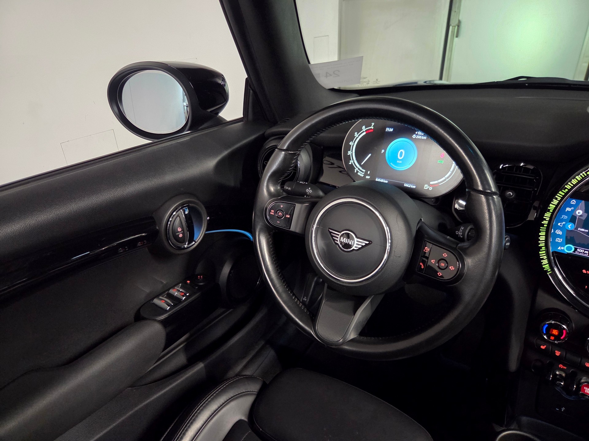 MINI Cabrio F57 1.5i Cooper-image-23