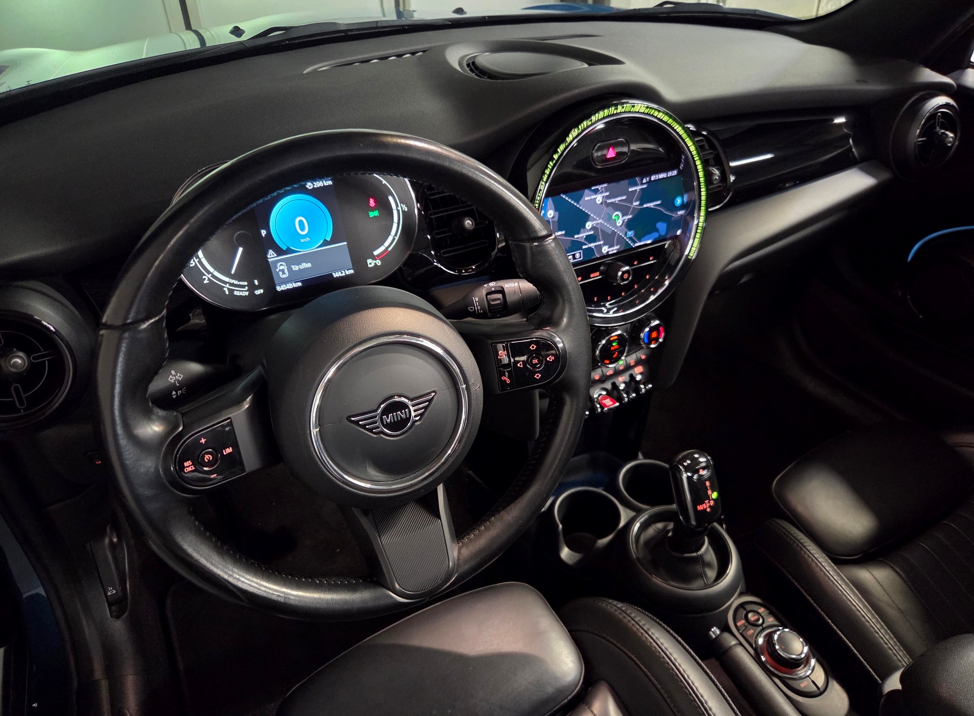 MINI Cabrio F57 1.5i Cooper-image-13