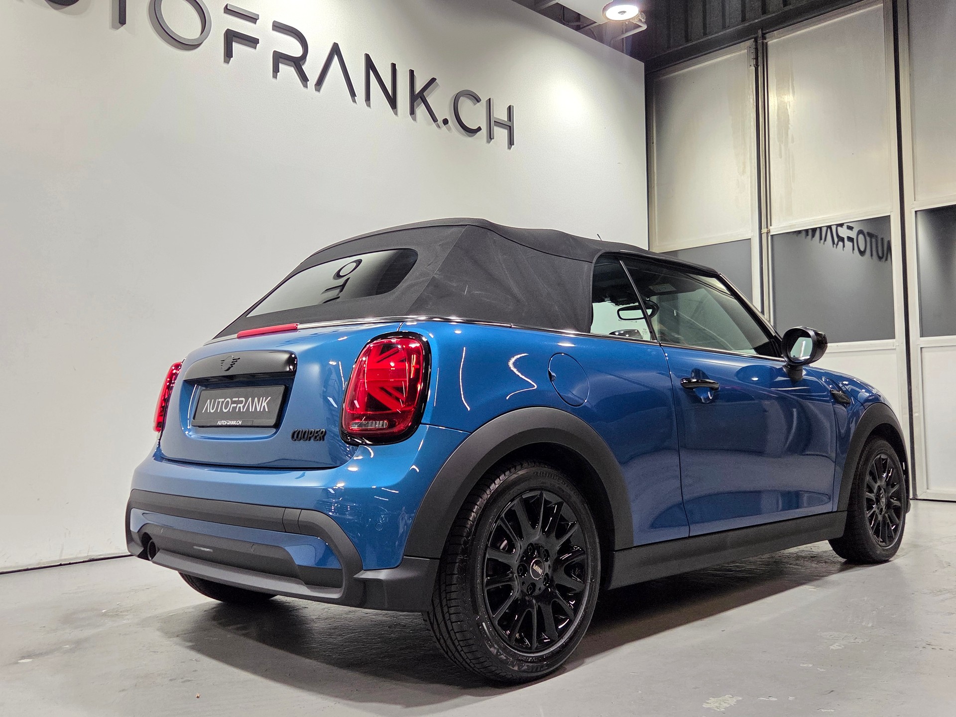 MINI Cabrio F57 1.5i Cooper-image-7