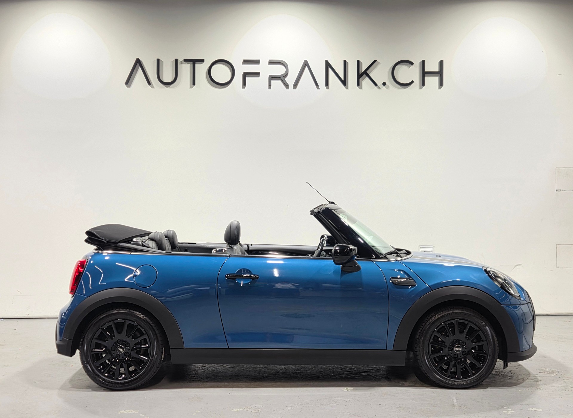 MINI Cabrio F57 1.5i Cooper-image-4
