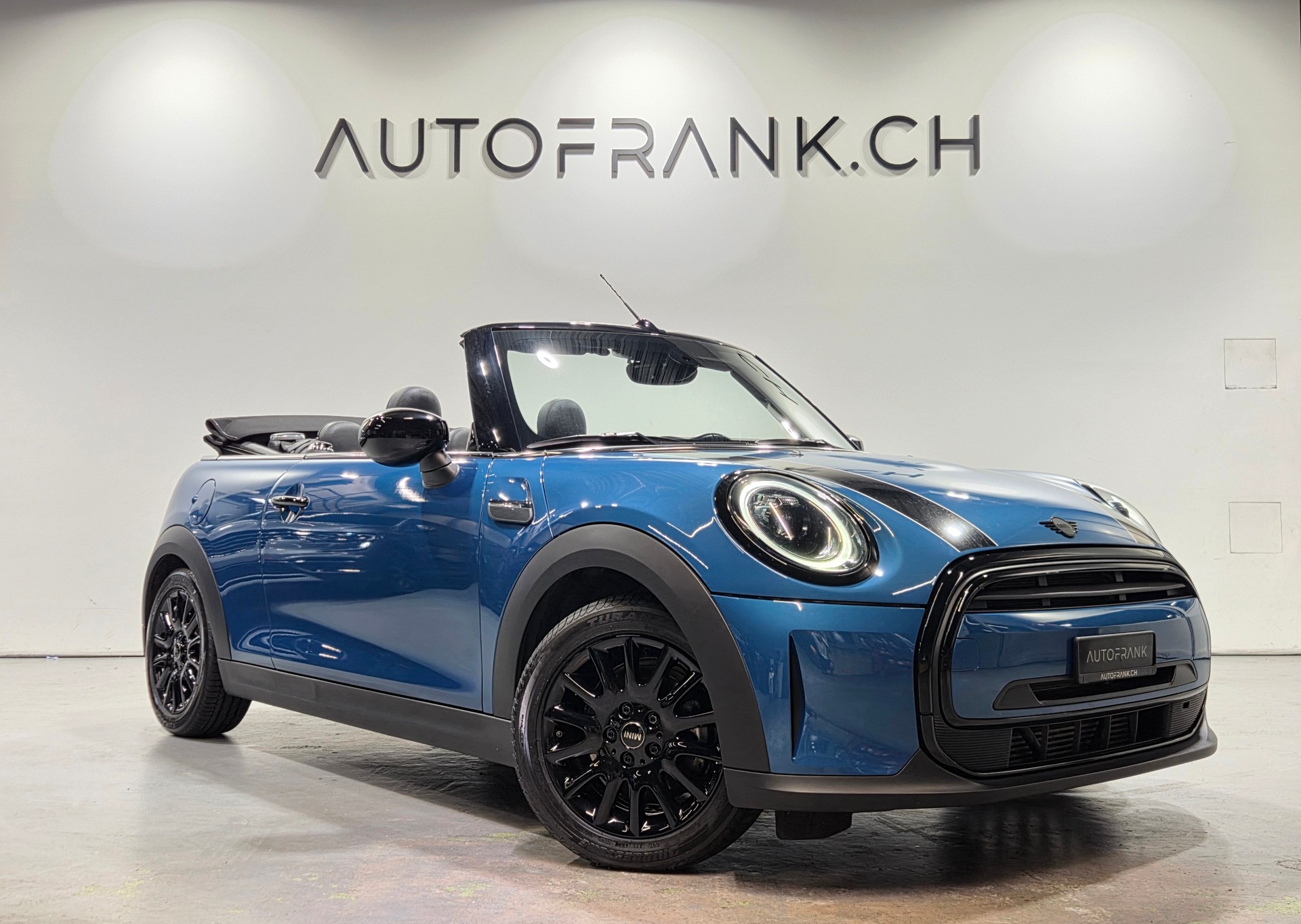 MINI Cabrio F57 1.5i Cooper-image-0