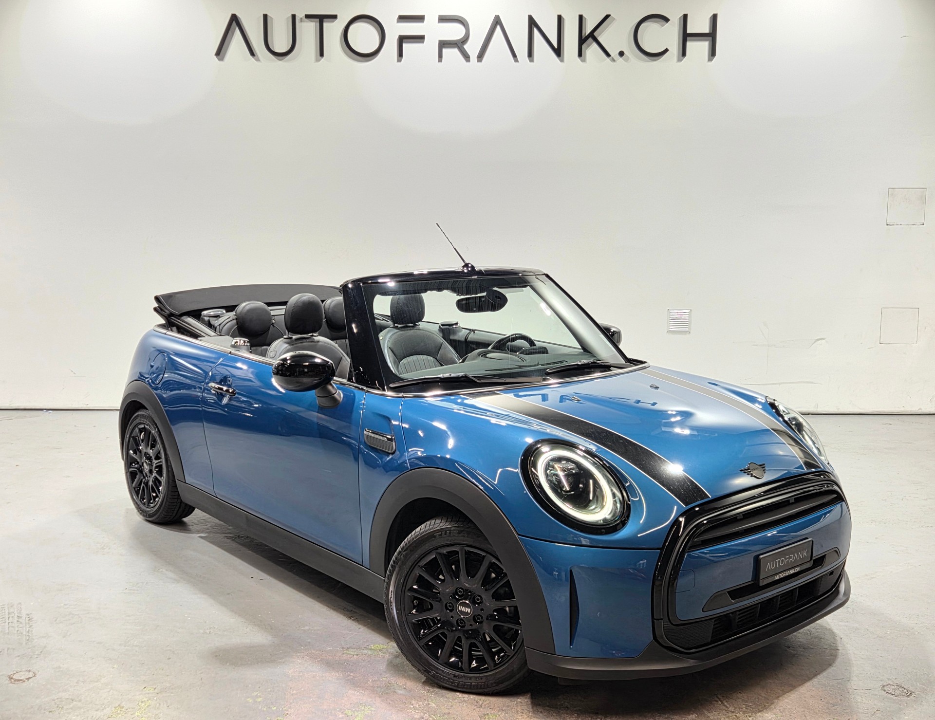 MINI Cabrio F57 1.5i Cooper-image-1