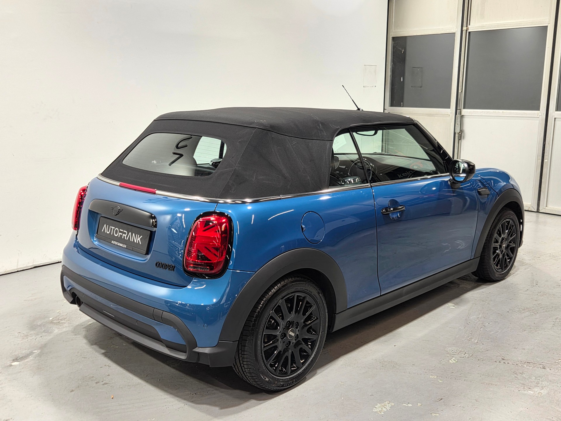 MINI Cabrio F57 1.5i Cooper-image-8