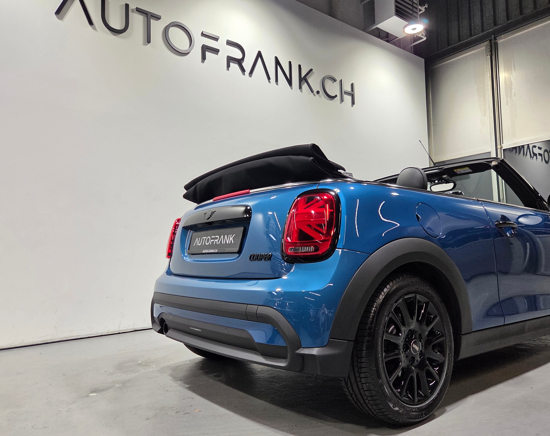 MINI Cabrio F57 1.5i Cooper-image-11