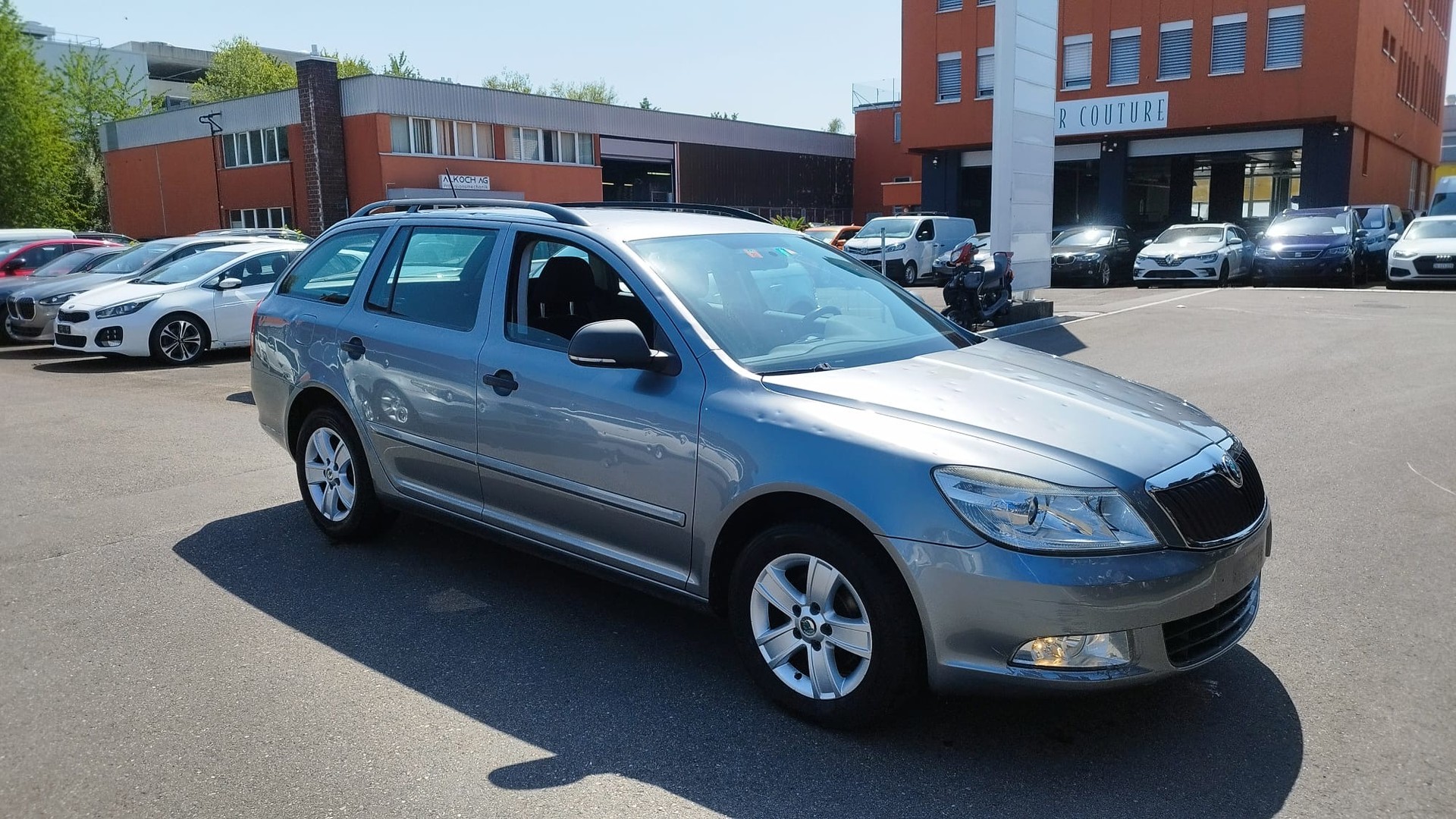 SKODA Octavia Combi 1.2 TSI Ambiente DSG-image-1