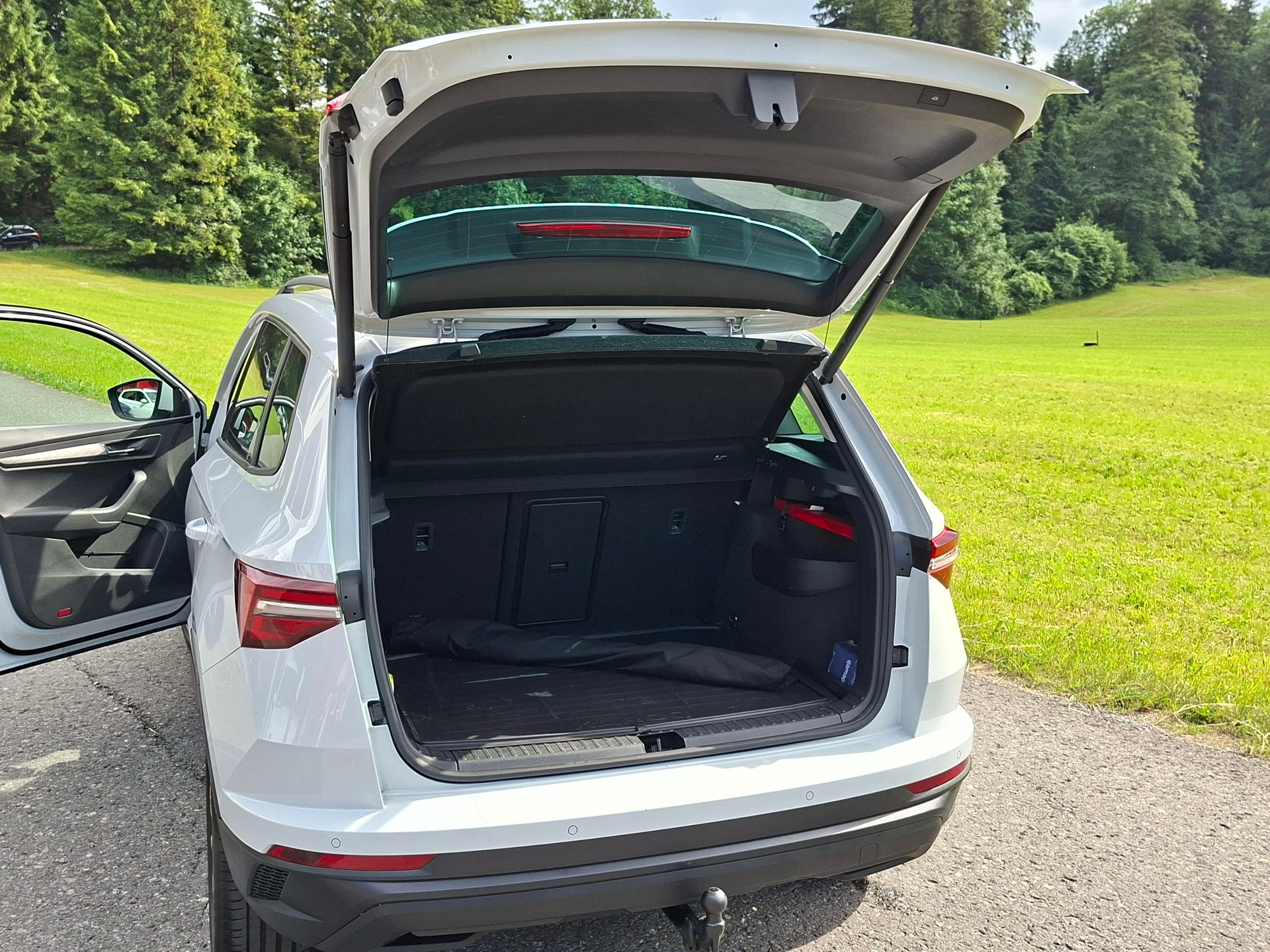 SKODA Karoq 2.0 TDI CR Style 4x4 DSG *Anhängerkup.+Winterkomplettrad*-image-6