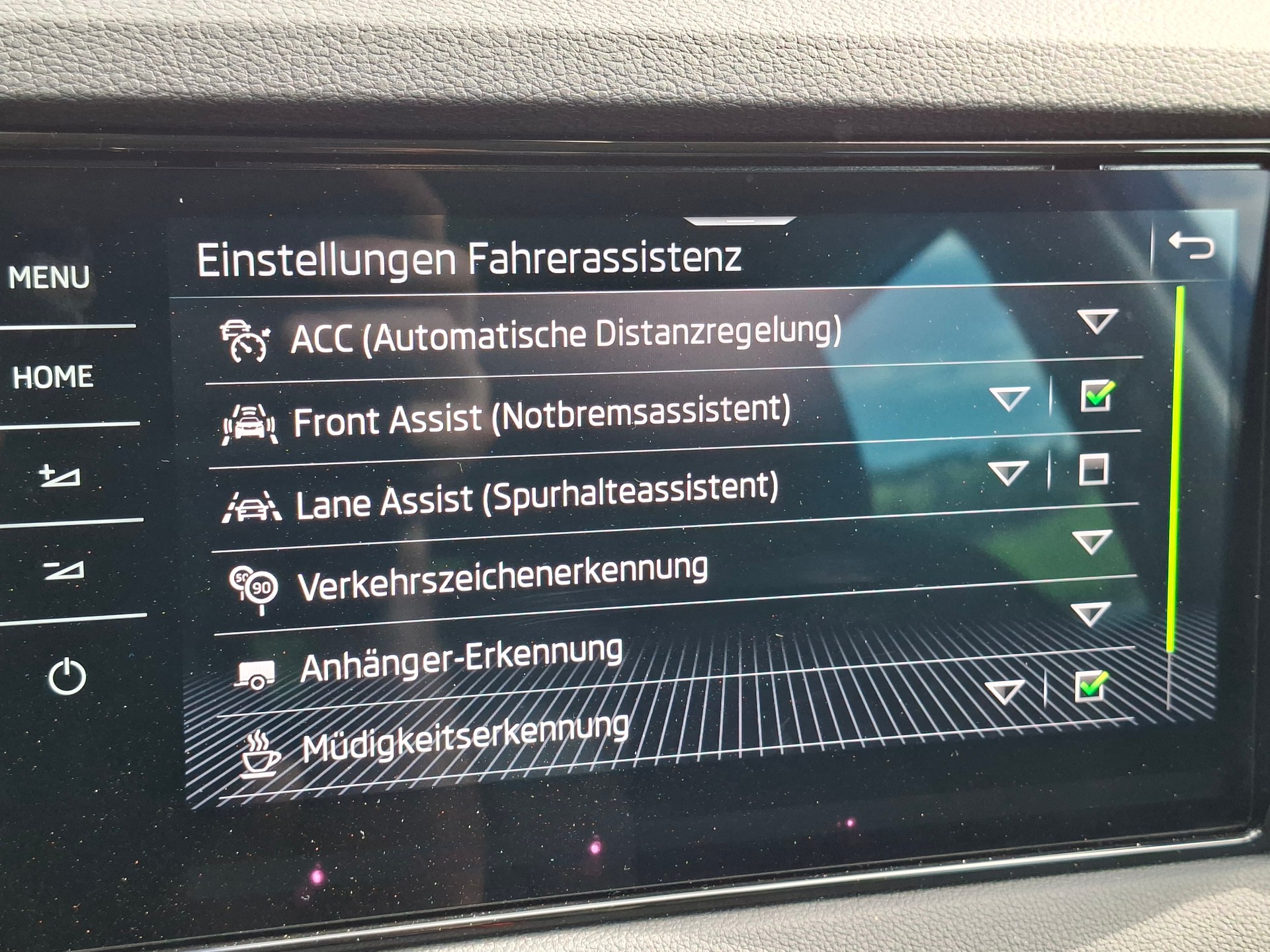 SKODA Karoq 2.0 TDI CR Style 4x4 DSG *Anhängerkup.+Winterkomplettrad*-image-12
