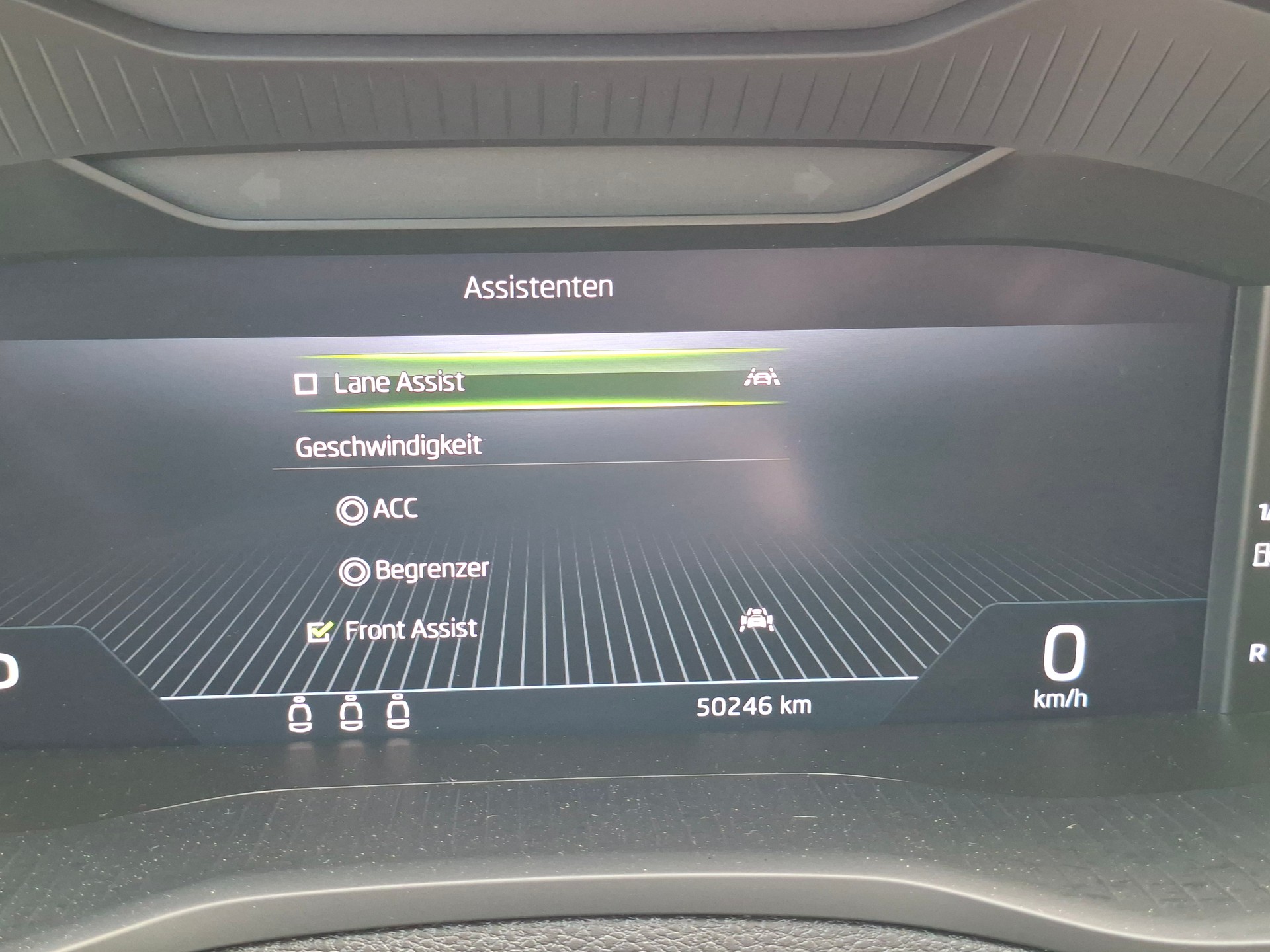 SKODA Karoq 2.0 TDI CR Style 4x4 DSG *Anhängerkup.+Winterkomplettrad*-image-9