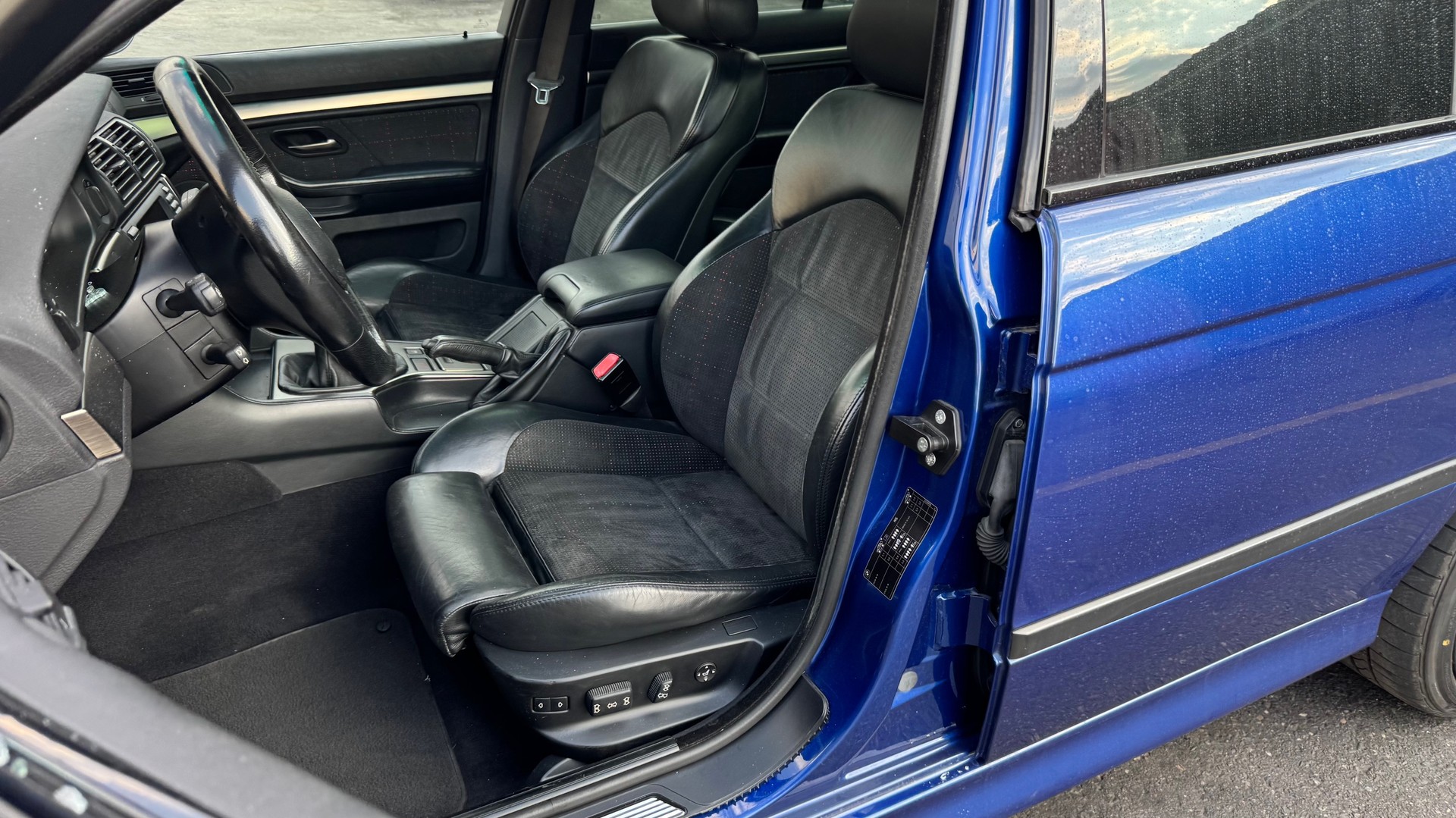 BMW M5-image-12