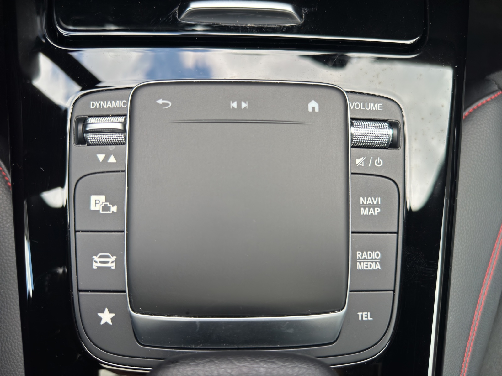 MERCEDES-BENZ A 250e AMG Line 8G-DCT-image-15