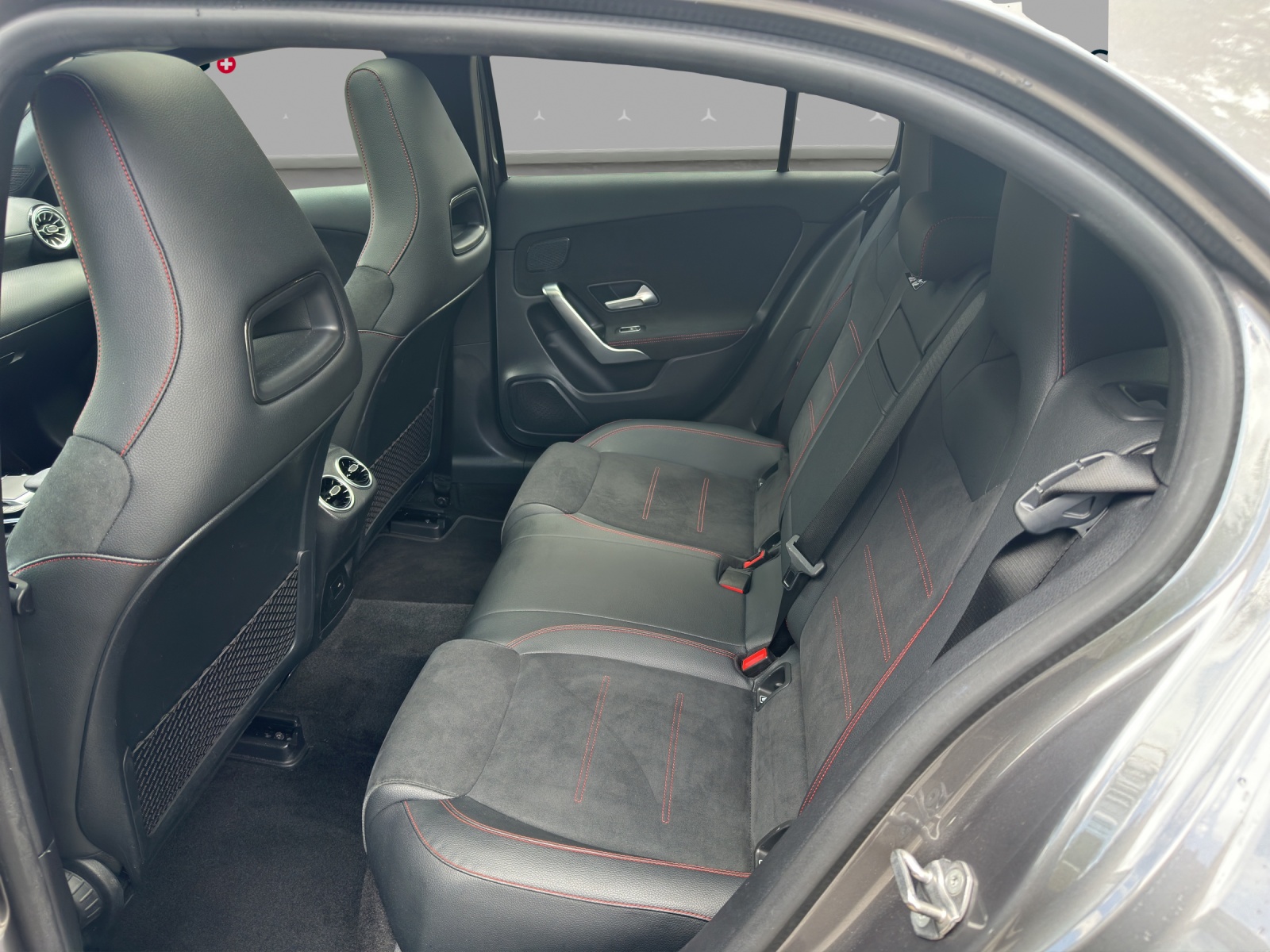 MERCEDES-BENZ A 250e AMG Line 8G-DCT-image-13