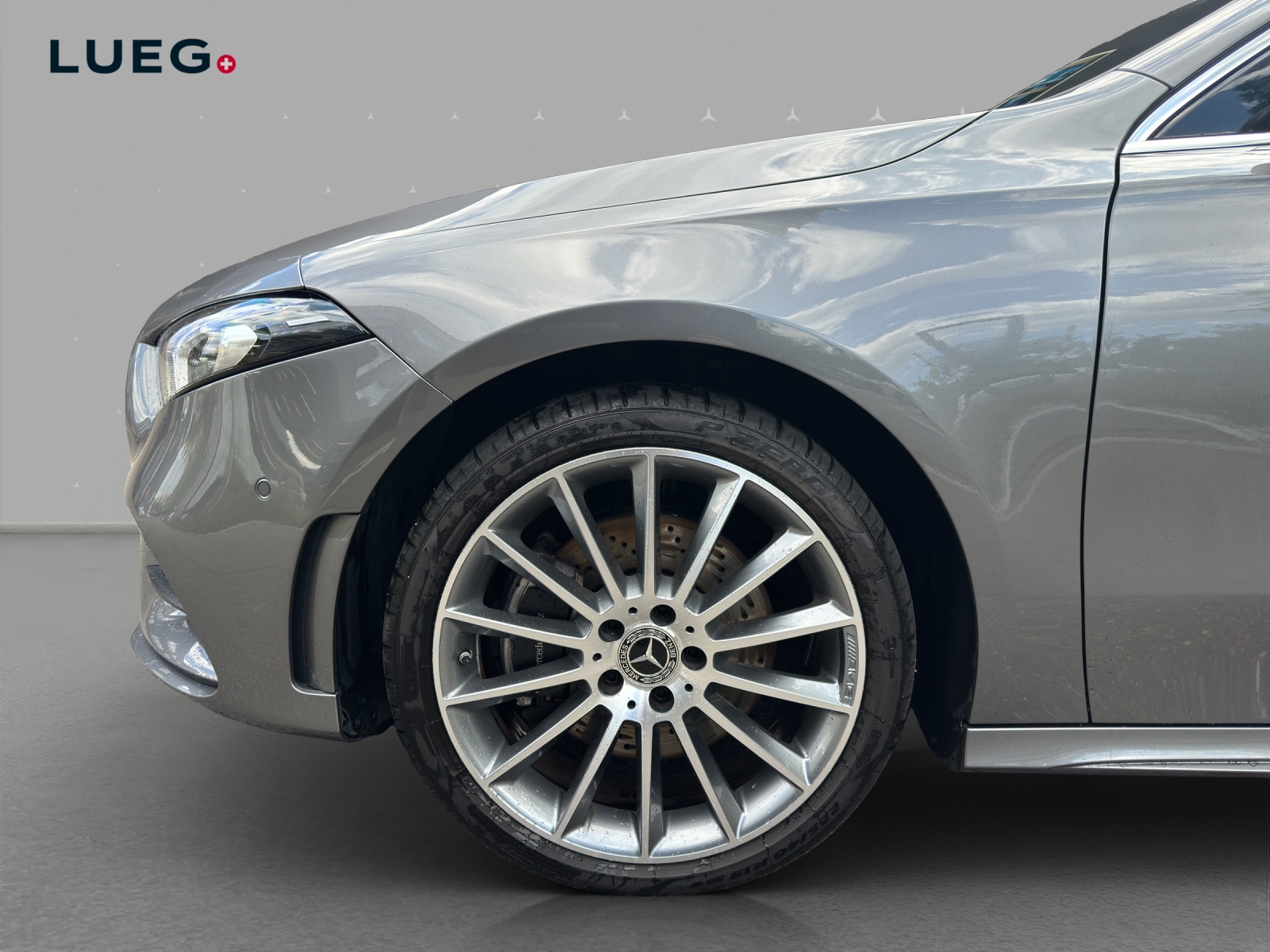 MERCEDES-BENZ A 250e AMG Line 8G-DCT-image-6