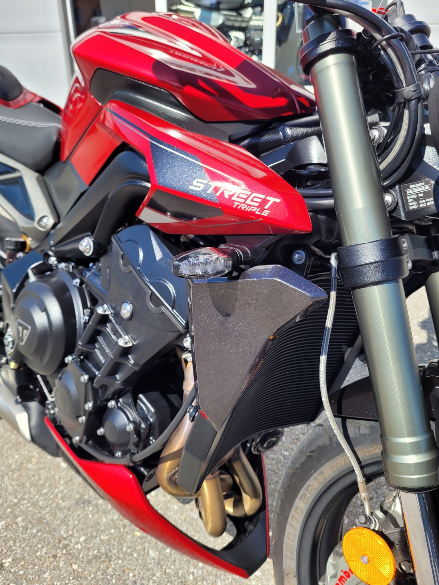 TRIUMPH Street Triple RS 765-showroom-element-1