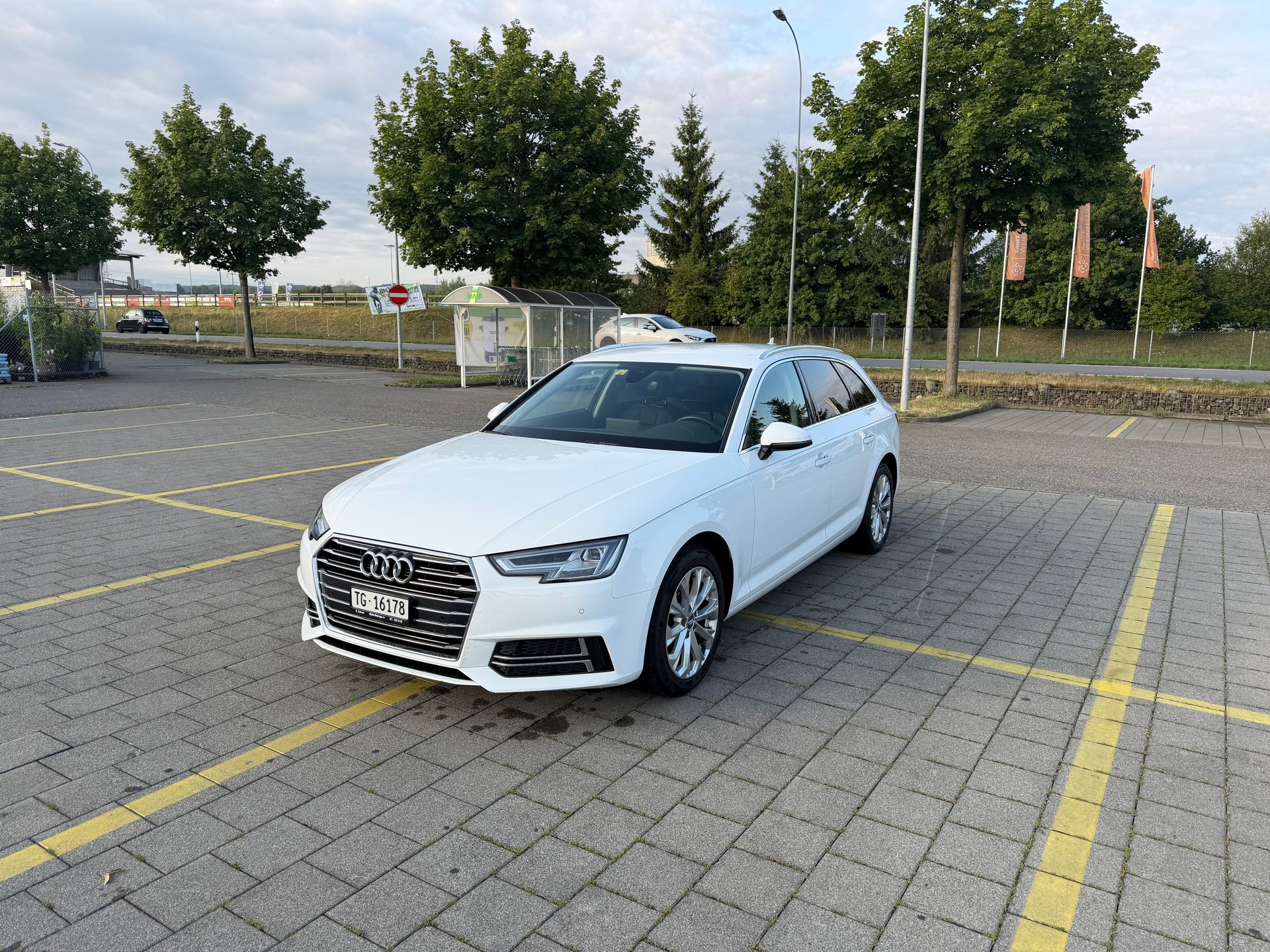 AUDI Audi A4 Avant 35 TDI S tronic-image-0