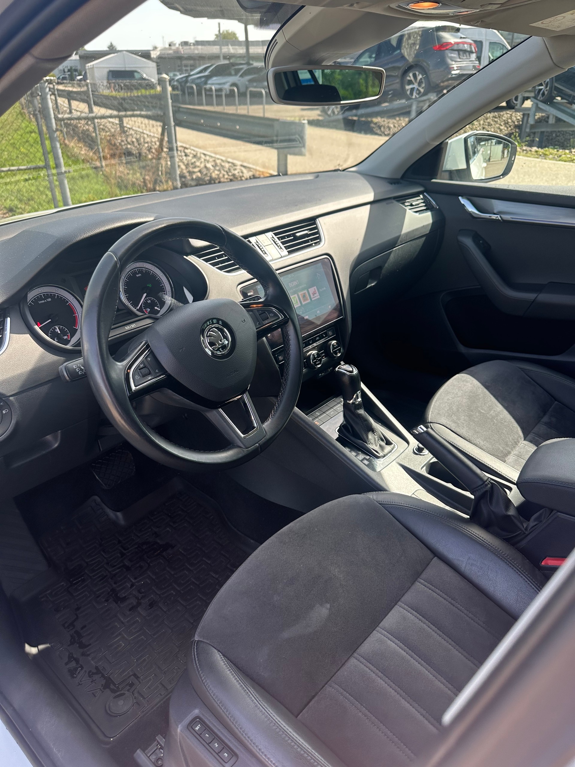 SKODA 1.8 TSI Style DSG-image-4