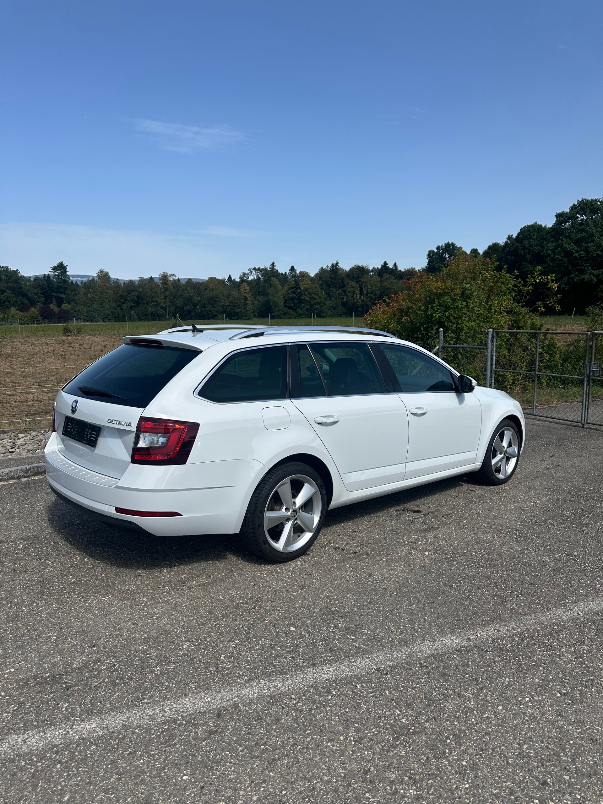 SKODA 1.8 TSI Style DSG-image-2