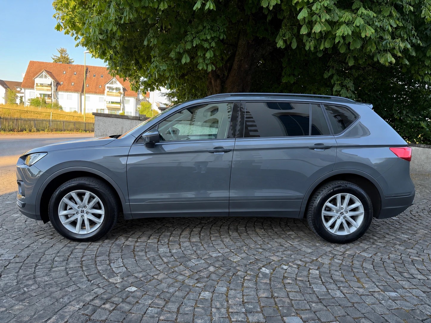 SEAT Tarraco 2.0 TDI CR DSG Style / Ab MFK / Service gepflegt/ 36 Monate Garantie / Digital Cockpit / Apple CarPlay / DAB+ / ACC-image-6