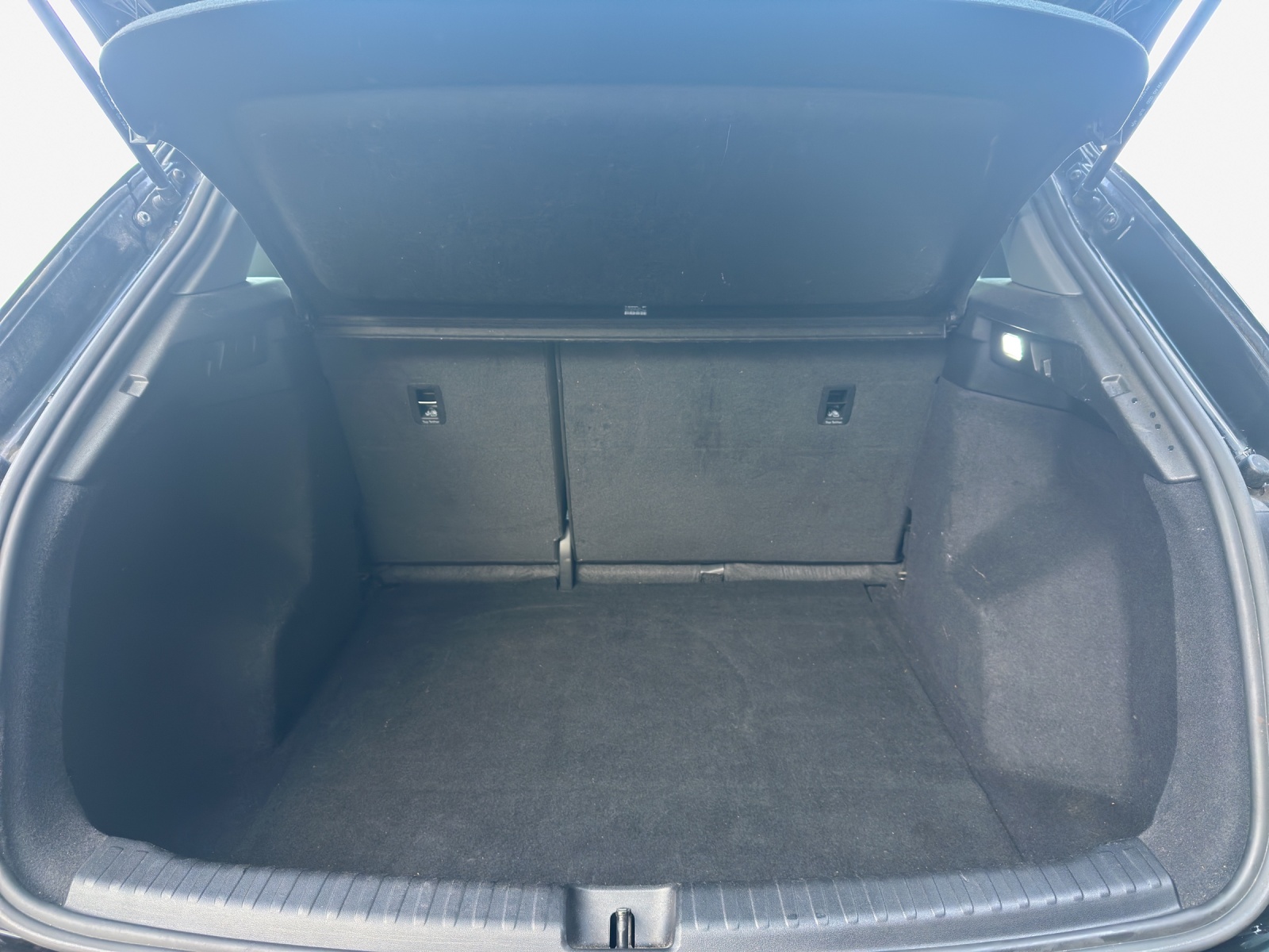AUDI Q4 e-tron 50 quattro-image-12