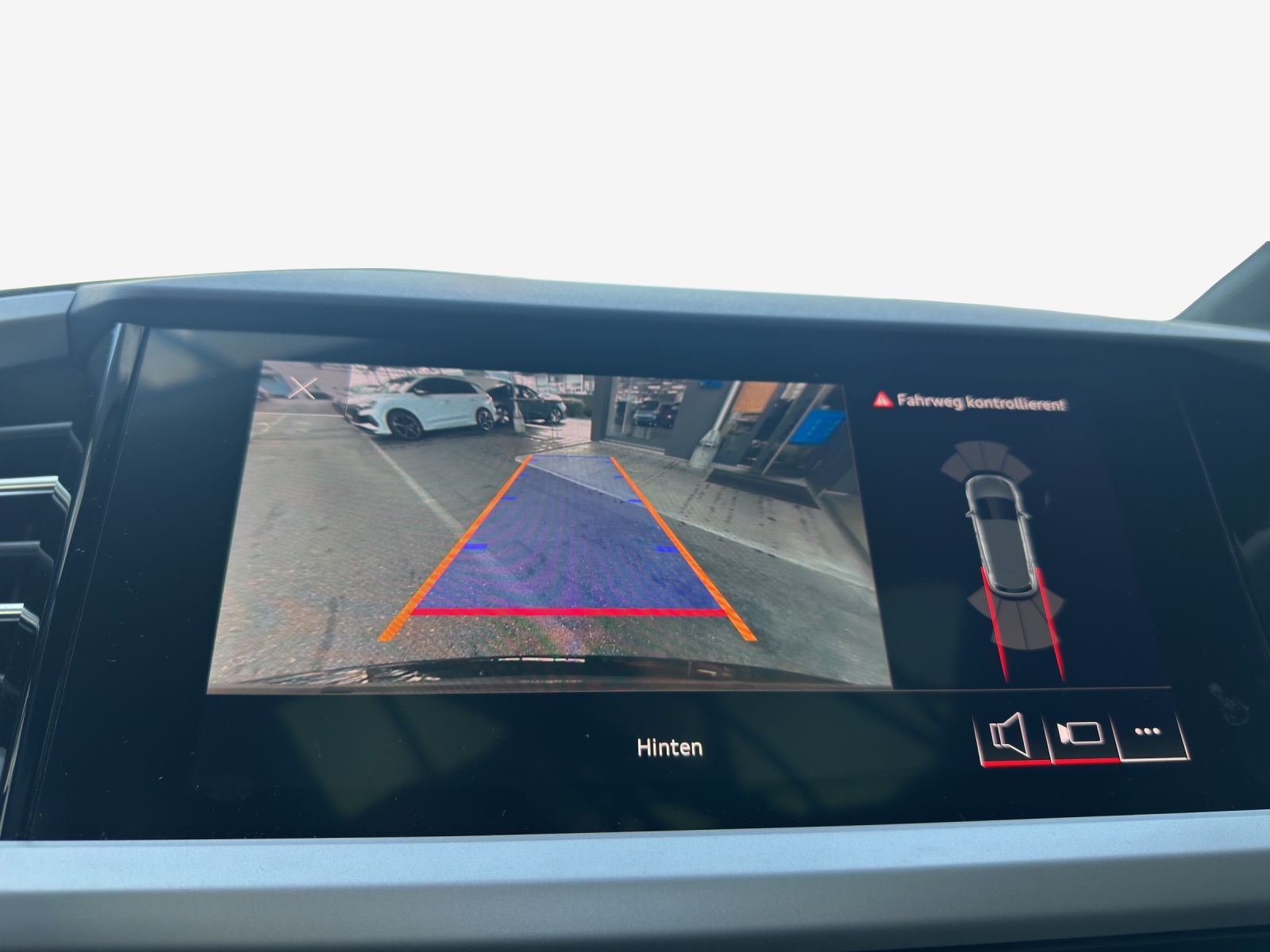 AUDI Q4 e-tron 50 quattro-image-13
