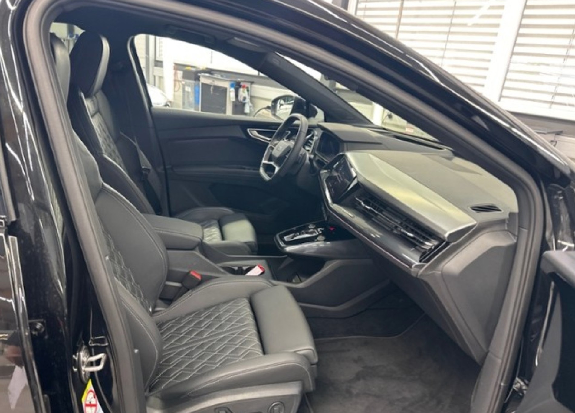 AUDI Q4 Sportback e-tron 55 quattro-image-14