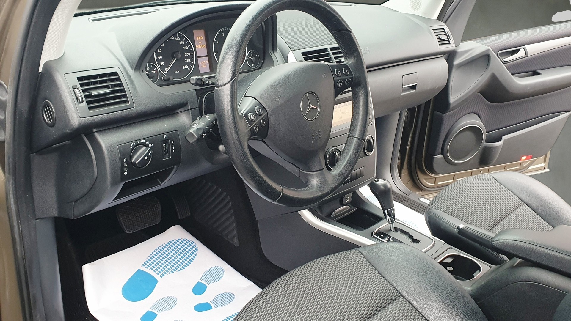 MERCEDES-BENZ A 170 Avantgarde Edition A-image-12