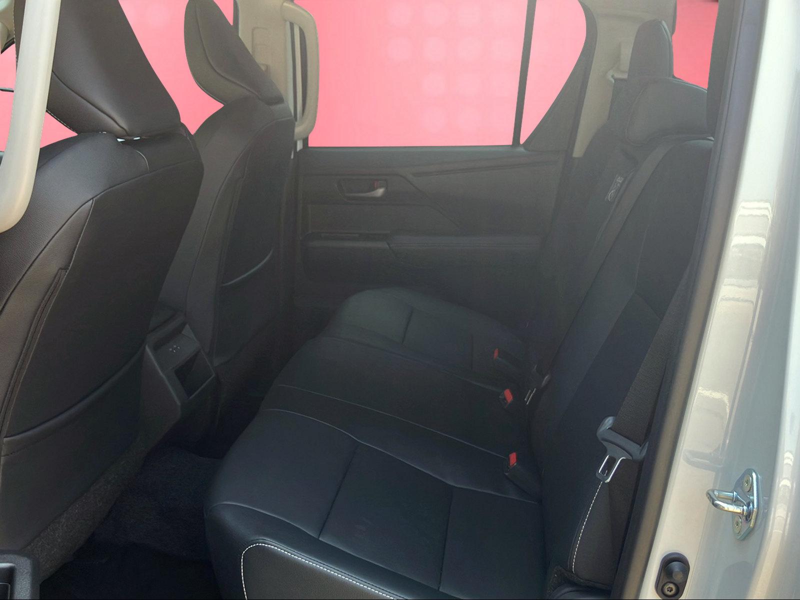 TOYOTA Hilux Double Cab.-Pick-up 2.8 D-4D MHEV 204 Style-image-8