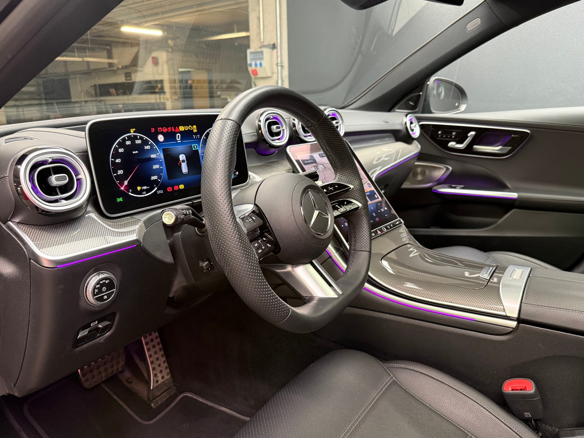 MERCEDES-BENZ C 220 d AMG Line 4matic Werksgarantie Vollausstattung-image-10